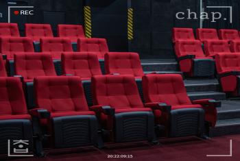 시간 날 때, 부담 없이 영화를 보러 가는 것