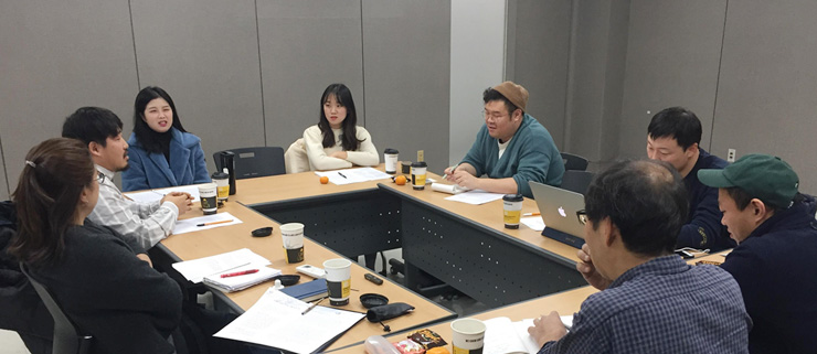 하청 디자인 작업에서 디자인 그룹 활동으로 이미지